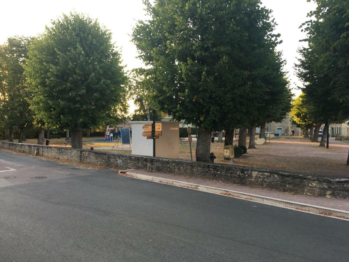 Charmant T2 Rdc Dans Residence Avec Parc Arbore Saint-Pierre-le-Moûtier Zewnętrze zdjęcie