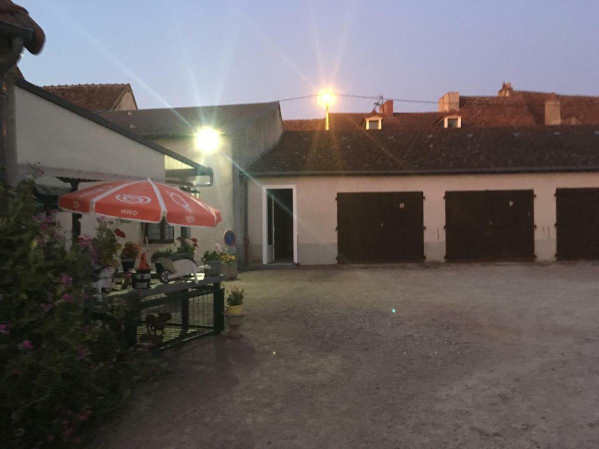 Charmant T2 Rdc Dans Residence Avec Parc Arbore Saint-Pierre-le-Moûtier Zewnętrze zdjęcie